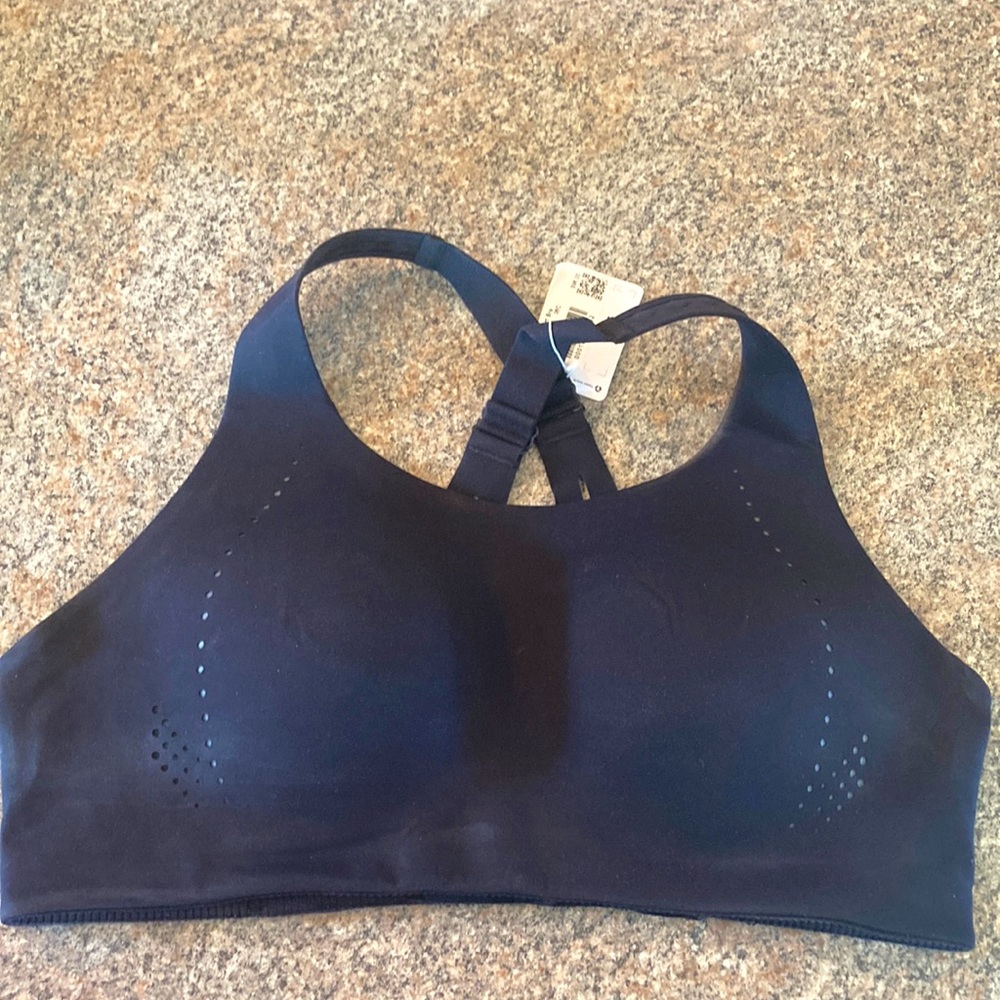 BNWT Black Lululemon AirSupport Bra Size 38C - Retails for $98